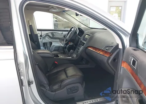 2013 Lincoln Mkt Ecoboost z USA, uszkodzony, nr VIN 2LMHJ5AT8DBL56500